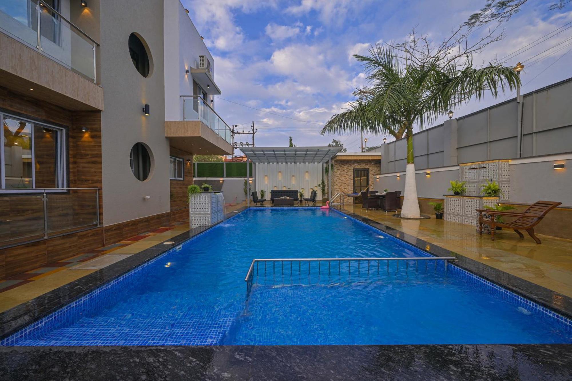 Azure Retreat Villa By Tropicana Stays โลนาวาลา ภายนอก รูปภาพ