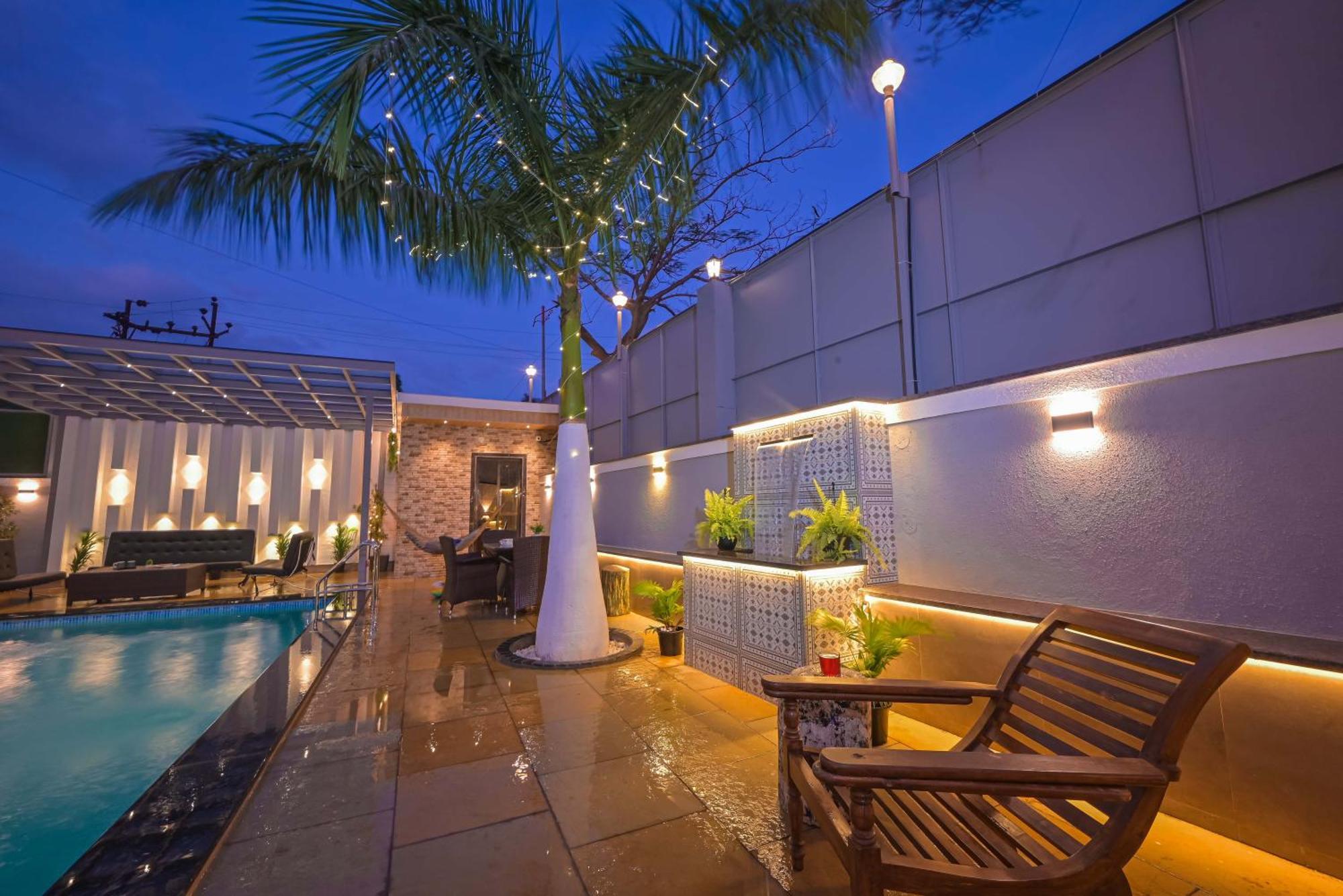 Azure Retreat Villa By Tropicana Stays โลนาวาลา ภายนอก รูปภาพ